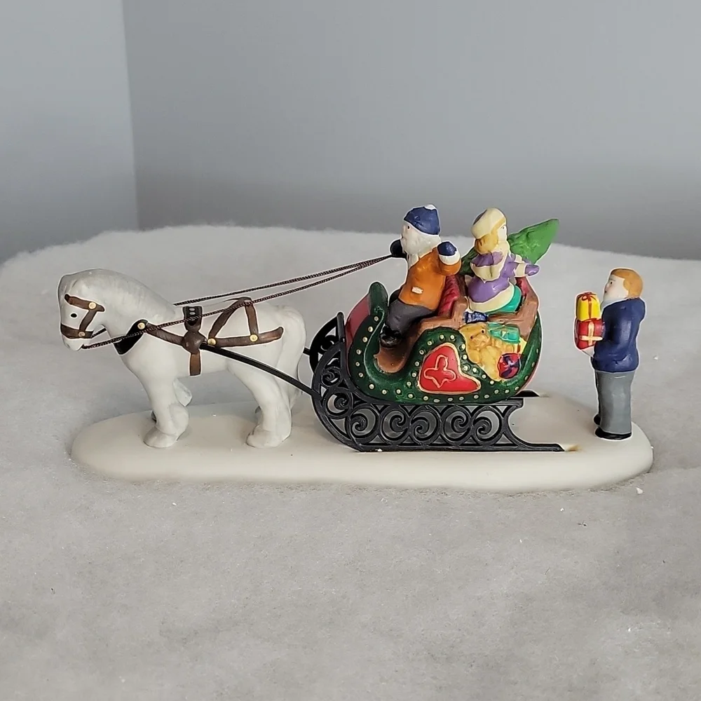 1997 Vintage Lemax Dickensvale Porcelain Loading the Gifts Figurine Collectible